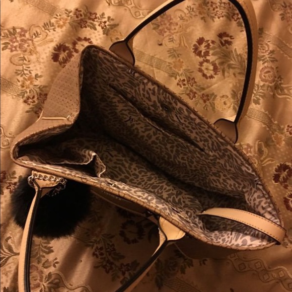 Brown Guess Medium sized purse - Picture 2 of 4